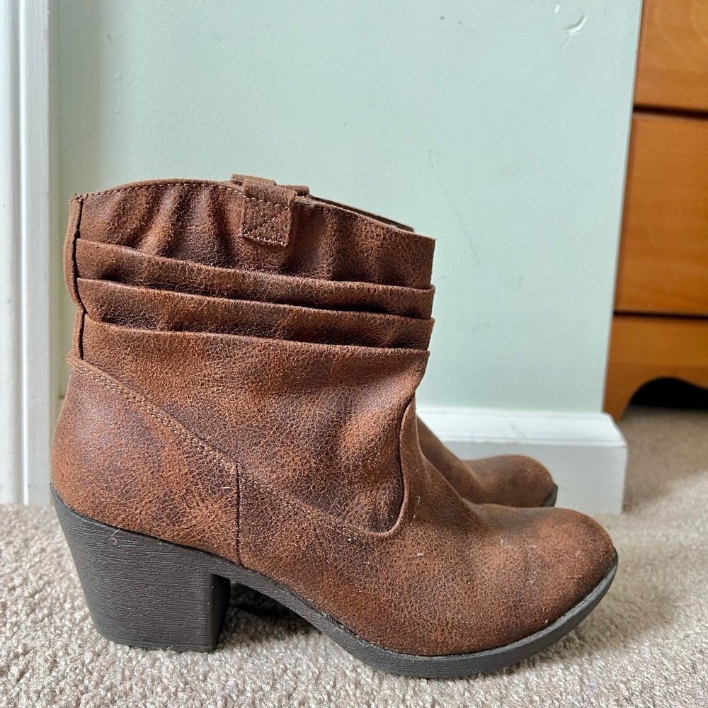 Arizona Jean Company Brown Ankle Booties with Chunky Heel
